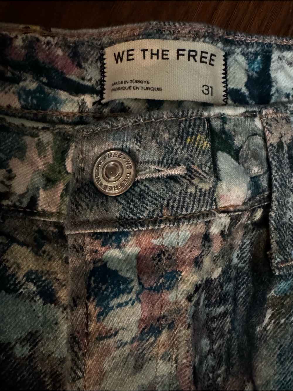 π¨ DISCONTINUED WE THE FREE TENNESSEE Paint-Splatter Floral ARTStraight-Leg Jeans - Picture 2 of 6